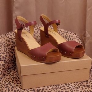 Lucky wedge sandals